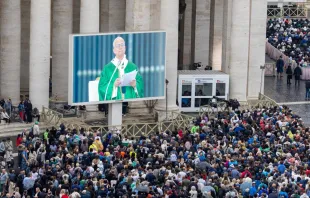Milhares de fiéis participam da missa celebrada pelo papa Leão XIV, por ocasião do Jubileu dos Migrantes e dos Missionários