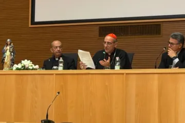 O cardeal Víctor Manuel Fernández apresenta o documento Mater populi fidelis na Cúria Jesuíta, em Roma, em 4 de outubro de 2025