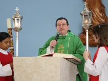 Padre Telmo José Amaral de Figueiredo em missa celebrada no dia 8 de setembro.