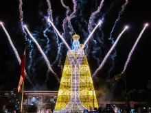 Imagem luminosa de Nossa Senhora de Nazaré, em Belém (PA)