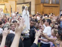 Uma das visitas da imagem peregrina de Nossa Senhora de Fátima ao santuário basílica Sagrada Família