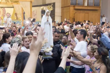 Visita da imagem peregrina de Nossa Senhora de Fátima ao santuário basílica Sagrada Família