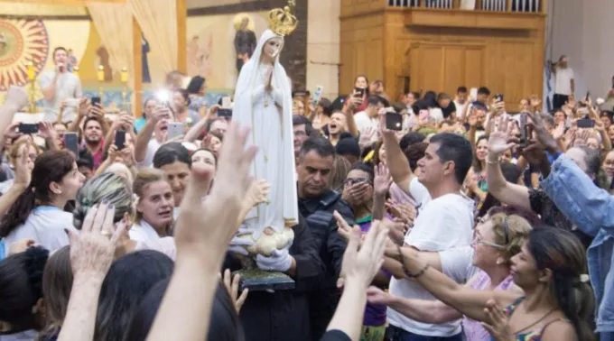 Visita da imagem peregrina de Nossa Senhora de Fátima ao santuário basílica Sagrada Família