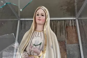 Imagem vandalizada do Imaculado Coração de Maria.