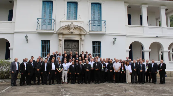 Participantes da 40ª Assembleia Geral Ordinária do CELAM no Rio de Janeiro. ?? 