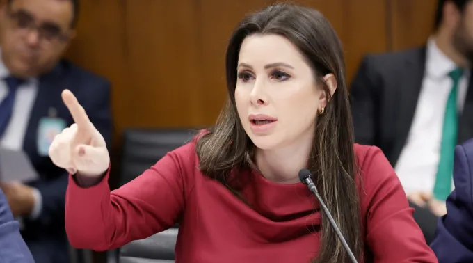 deputada federal Caroline de Toni