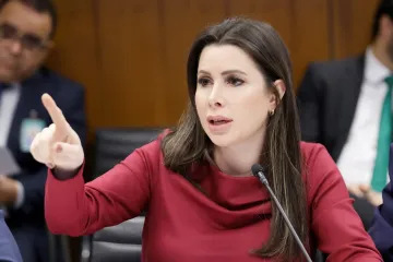 deputada federal Caroline de Toni