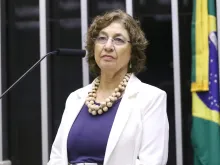 Lenise Garcia, presidente do Movimento Brasil sem Aborto na sessão solene em homenagem ao Dia do Nascituro no plenário da Câmara dos Deputados