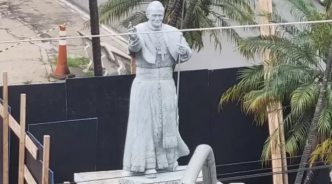 Estátua do papa são João Paulo II