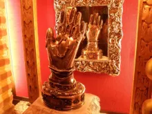 Relíquia da mão esquerda de Santa Teresa de Jesus.