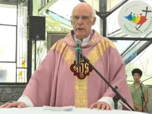 Padre Júlio Lancellotti na última missa transmitida ao vivo no domingo (14)