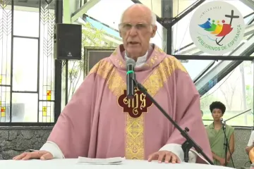 Padre Júlio Lancellotti na última missa transmitida ao vivo no domingo (14)