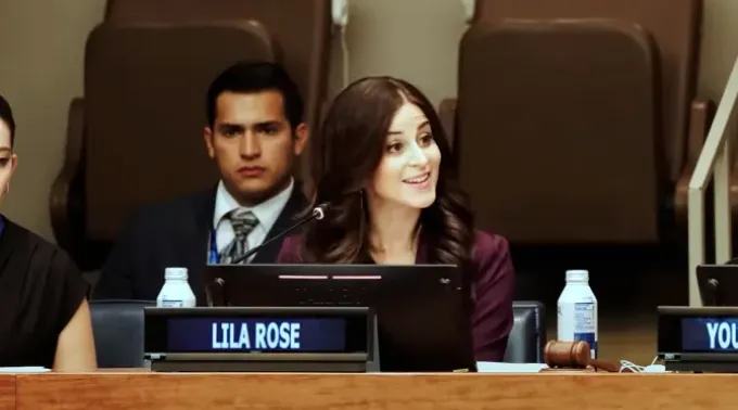 Lila Rose, presidente e fundadora do Live Action durante discurso na sede da ONU. ?? 