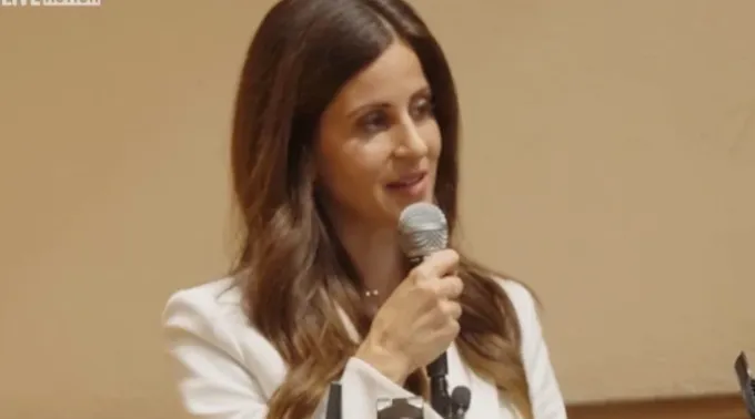 Lila Rose fala a favor da vida no campus da Universidade de Yale durante um debate em 16 de setembro de 2025. ?? 