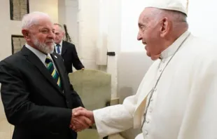Lula e papa Francisco na cúpula do G7.
