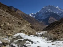 Pico de Manaslu no Nepal, cordilheira do Himalaia.