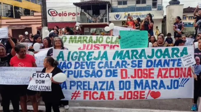 Manifestação de fiéis contra saída de dom Azcona do Marajó
