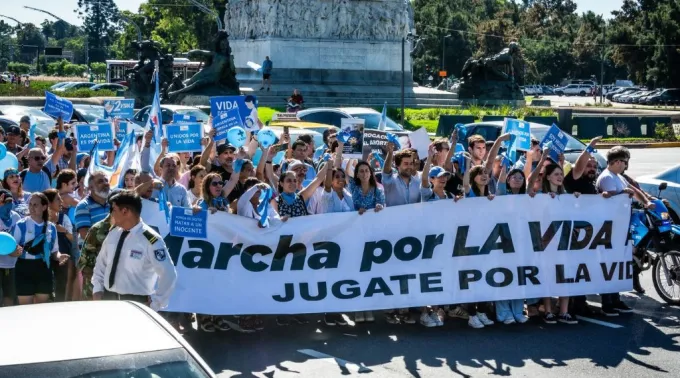 Marcha pela Vida 2025 na Argentina ?? 