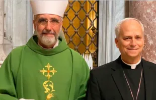 O bispo agostiniano espanhol Luis Marín de San Martín e o cardeal Robert Prevost, agora Papa Leão XIV.