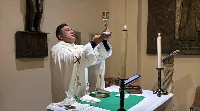 Padre Cícero Santos da Silva na paróquia pessoal de Nossa Senhora da Assunção. ?? 