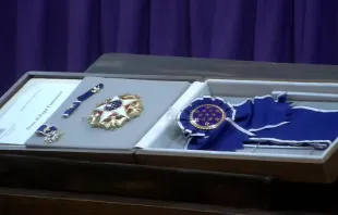 Medalha Presidencial da Liberdade entregue ao papa Francisco.