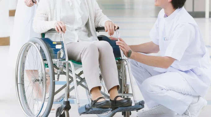 Pessoa ajuda mulher doente ?? 