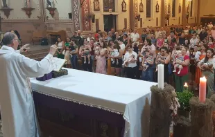 Missa com as crianças nascidas em 2022 no HBST