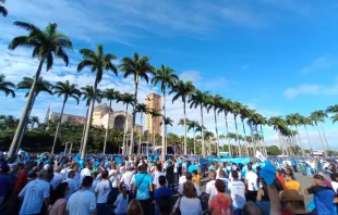 Participantes da Romaria do Terço dos Homens na missa do Santuário Nacional Aparecida 2024.