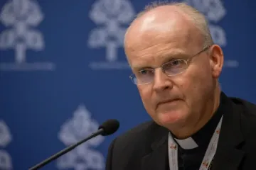 Bispo Franz-Josef Overbeck na conferência de imprensa de 21 de outubro.