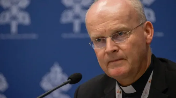 Bispo Franz-Josef Overbeck na conferência de imprensa de 21 de outubro. ?? 