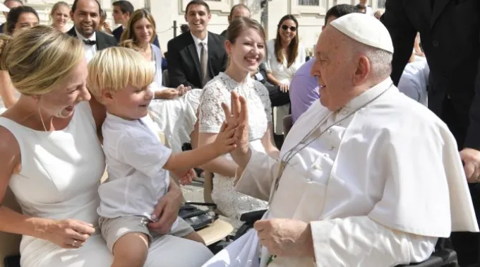 Papa Francisco saúda os fiéis após a Audiência Geral de 13 de setembro de 2023 ?? 
