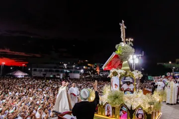 Multidão reunida no encerramento da Romaria do Bom Jesus da Lapa em 6 de agosto.
