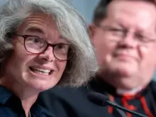 Irmã Nathalie Becquart durante uma entrevista em Roma