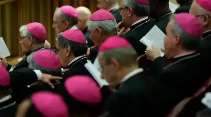 Imagem ilustrativa de bispos no Vaticano ?? 