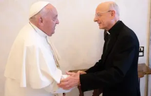 O papa Francisco recebe o prelado da Opus Dei, monsenhor Fernando Ocáriz.