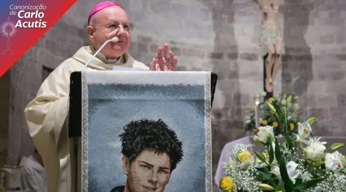 O bispo de Assis, Itália, dom Domenico Sorrentino, onde Carlo Acutis foi beatificado em 2020.