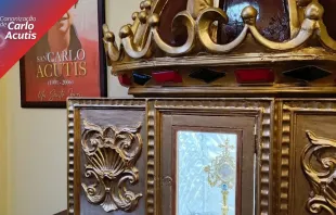 Relíquia do beato Carlo Acutis entronizada.