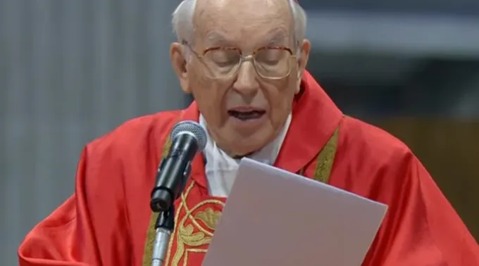 O cardeal Giovanni Battista Re celebra a missa Pro Eligendo Romano Pontifice ?? 