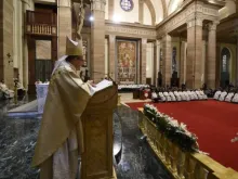 Dom Andrés Gabriel Ferrada ordena novos diáconos da Opus Dei em Roma.