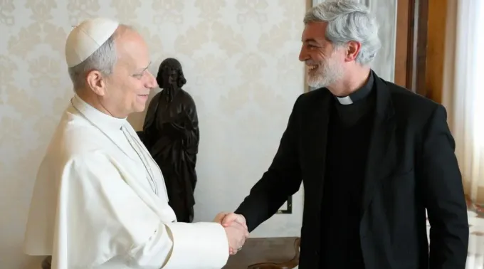 Padre Alexandre Awi com o papa Leão XIV