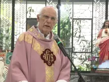 Padre Júlio Lancellotti na missa de 14 de dezembro, a última transmitida ao vivo