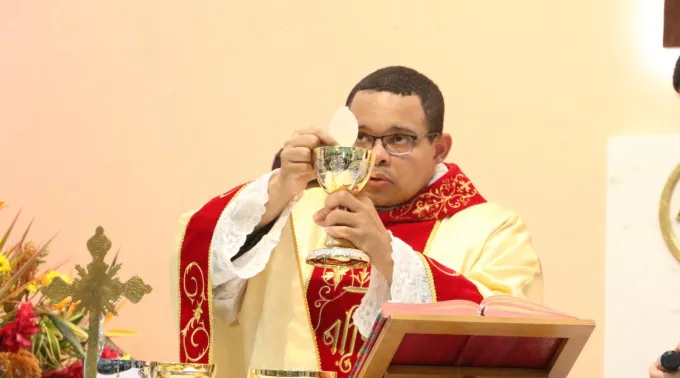 Padre Wagner Augusto, vigário na Paróquia Santos Anjos, no Leblon, Rio de Janeiro (RJ). ?? 