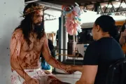 Ator vestido de Jesus no terminal Padre Pelágio, em Goiânia