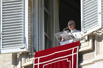 Papa Leão XIV reza o Ângelus