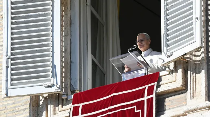 Papa Leão XIV reza o Ângelus