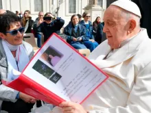 Appendino comunica a descoberta ao papa Francisco em 13 de março, depois da audiência geral.|