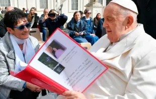 Appendino comunica a descoberta ao papa Francisco em 13 de março, depois da audiência geral.|