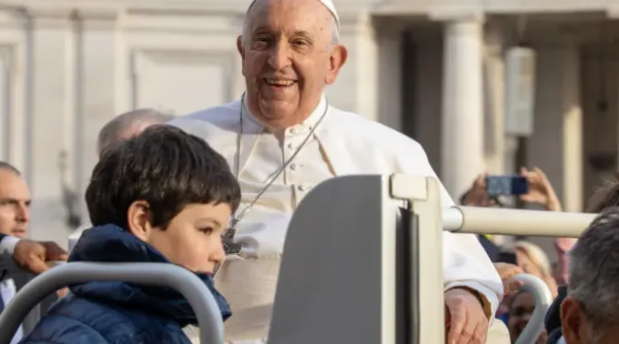 O papa Francisco na Audiência Geral de hoje (18). ?? 