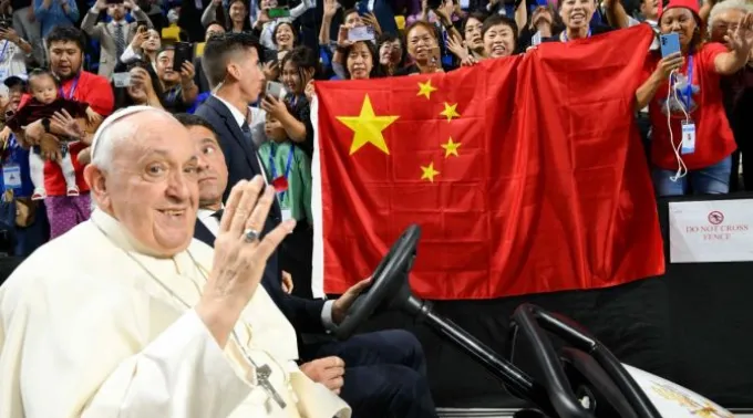 O papa Francisco perto de fiéis chineses em Ulan Bator (Mongólia). ?? 