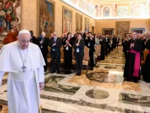 Papa Francisco recebe capelães e responsáveis pela pastoral universitária no Vaticano.